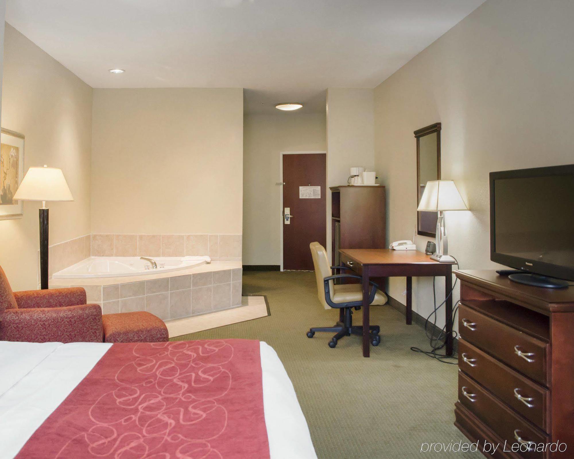 Comfort Suites Dayton-Wright Patterson Экстерьер фото